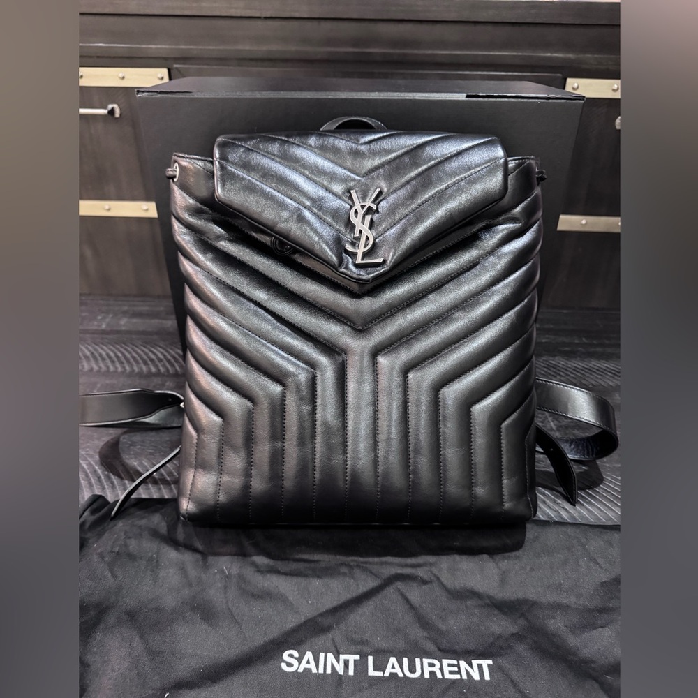 🖤🩶Yves Saint Laurent LouLou Medium Backpack🩶🖤